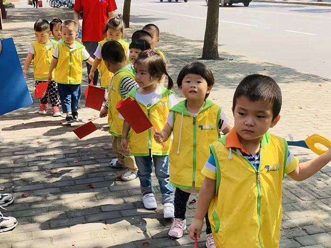 “向國(guó)旗敬禮、弘揚(yáng)愛(ài)國(guó)精神”--記嬰智貝佳老閔行園兒童之家托管班國(guó)慶活動(dòng)